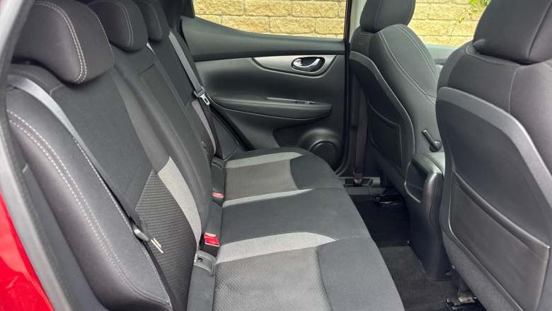 Nissan Qashqai 1.3 DiG-T N-Connecta 5dr Petrol Hatchback